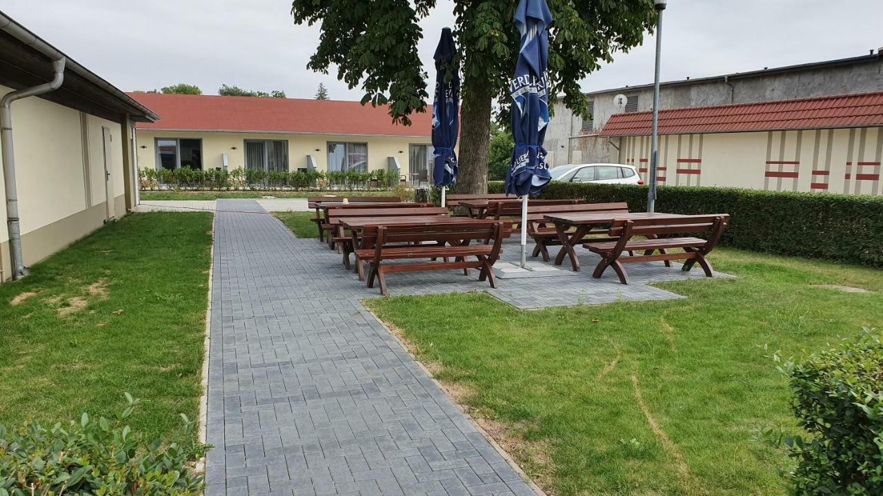 Hotel Stadt Magdeburg Perleberg Exterior foto